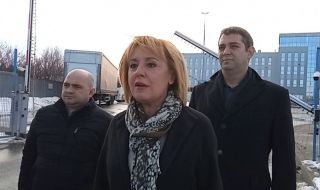 Мая Манолова: Защо частна фирма охранява машините за гласуване в частен склад? (ВИДЕО)
