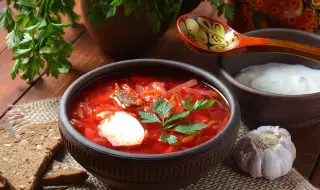 Traditional Ukrainian dishes are presented in Burgas 