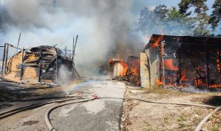 Пожар в хотел край Пловдив, евакуираха над 100 деца