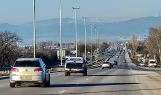 On Friday, Saturday and Sunday, no trucks over 12 tons in the "Topli Dol" and "Praveshki Hanove" tunnels 