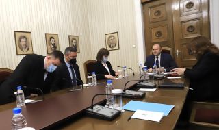 Румен Радев не изключва връчване на трети мандат