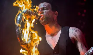 Стотици протестираха срещу певеца на Rammstein Тил Линдеман пред операта в Лайпциг