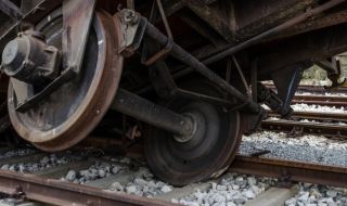 Влакът София - Бургас блъсна автомобил край Равно поле, няма жертви