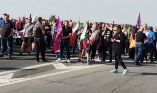 Енергетиците решават утре за вдигането на пътните блокади