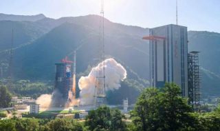 Китай тества технология за контролирано спускане на ракетни сегменти