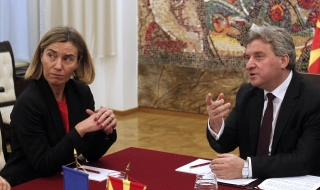 ЕС и САЩ натискат Македония