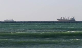 САЩ изпращат допълнителни военни кораби и хиляди морски пехотинци в Близкия изток