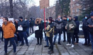 Граждани протестираха срещу кметицата на "Красно село", защо - разказват пред ФАКТИ