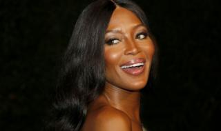 Наоми Кембъл - чисто гола и перфектна на 49 г. (СНИМКА+ВИДЕО)