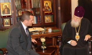 Патриарх Неофит се срещна с кмета на Русе Пенчо Милков и отправи своята благословия към русенци