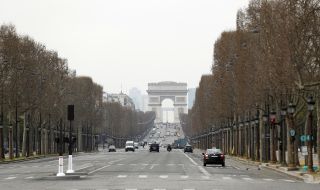 Спират движението на автомобили в центъра на Париж