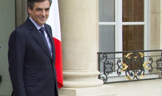 Франсоа Фийон пада от скутер, чупи крак в Капри