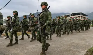 Китай е изградил "огромни" бази до Тайван