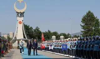 Турски журналисти са недоволни: НАТО изглежда тегли имена от шапка за акредитации