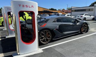 Lamborghini и McLaren с ДВГ блокираха станции на Tesla