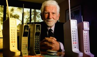 45 години от създаването на мобилния телефон (ВИДЕО)