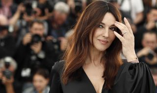 Моника Белучи застана до дъщеря си на корицата на VOGUE (СНИМКИ)