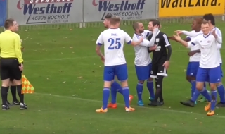 Достойно: Паднал играч си призна, че няма дузпа (видео)