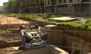 След гонка с полицията в Пловдив: Пиян шофьор обърна колата си на таван в изкоп
