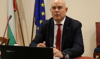 Гешев даде държавния бюджет на Конституционния съд заради орязаните пари за съдебната власт 