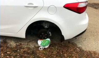 Крадец на гуми остави подарък за Деня на благодарността