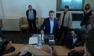 Президентът: Няма да допусна някой друг да решава вместо българския народ
