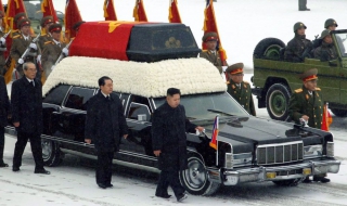 Ким Чен-ир става като Ленин
