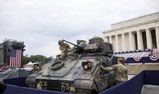 Руснаци се подиграха на САЩ: Военният ви парад беше нелеп