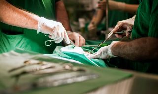 Испански лекари извършиха за първи път двойна трансплантация