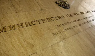 Посланикът ни в ОАЕ отрече да е плащал частните полети на Пеевски