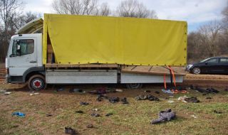 Нови подробности за трагедията край Локорско: Мигрантите в камиона са имали телефон в тайника