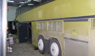 Откриха над 3,5 т алкохол в руски автобус