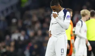 Съндърланд засилиха Тотнъм към Чемпиъншип в дебюта на Де Дзерби