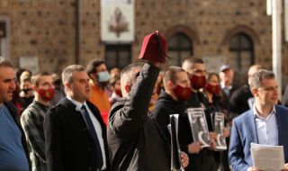 ВМРО сложи скъсан фес на главата на Тошко Йорданов (СНИМКИ)