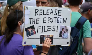 Латвийската полиция започва разследване след нови документи за Епстийн