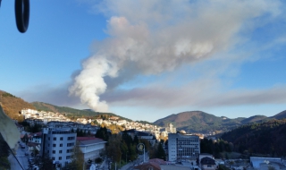 Огромен пожар над Смолян, обявиха бедствено положение