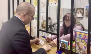 Караджов: 3 минути - толкова отне обмяната на 222.47 лева в евро в пощата в с. Долни Богров