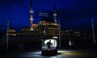 Скъпотия в Турция - цените растат, лирата се свлича
