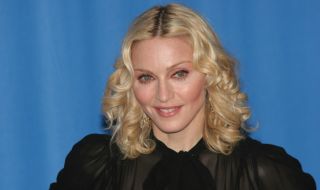 Мадона иска да си върне старото лице заради феновете