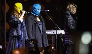 Under full ban! Moscow court declares feminist group Pussy Riot an extremist organization 