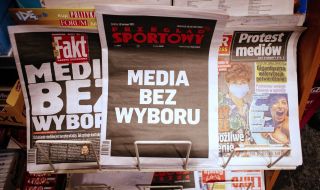 Защо полски вестници излязоха с черни първи страници
