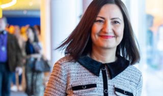 Новият еврокомисар Илиана Иванова носи по-скъпи тоалети от Кейт Мидълтън