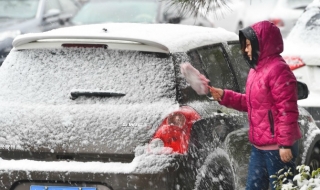 Снегът в Швеция предизвика хаос на пътя