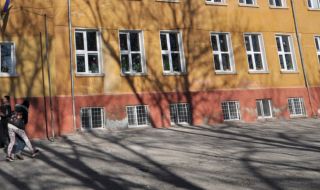 COVID-19: Всеки трети ученик пред екрана