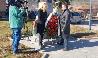 Валентин Йовев поднесе венец пред паметника на Васил Левски в Цариброд