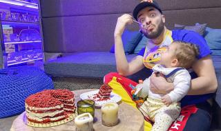 Криско стана мъж под чехъл