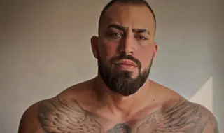Виктор от Big Brother се залюби с ергенка (СНИМКА)