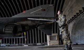 Турция изпрати военни самолети в Италия