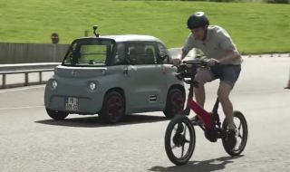 Може ли електрически Citroen да победи велосипед и тротинетка? (ВИДЕО)