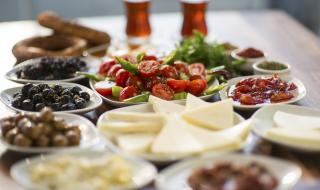 Край на яденето и пиенето на корем в Турция